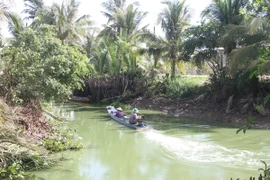 Một dòng sông cạn nước ở xã Vĩnh Quới A, huyện Hồng Dân, tỉnh Bạc Liêu. (Ảnh: Chanh Đa/TTXVN)