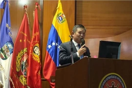 Đại sứ Vũ Trung Mỹ phát biểu tại Tọa đàm. (Nguồn: Đại sứ quán Việt Nam tại Venezuela)