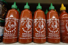 Tương ớt Sriracha đã tới Việt Nam mang theo không ít lo lắng cho doanh nghiệp Việt. (Ảnh: Reuters)