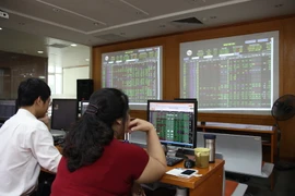 Chứng khoán giằng co, chỉ số VN-Index trụ lại ngưỡng 722 điểm 