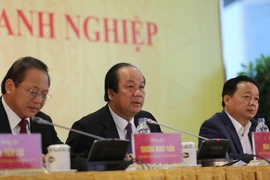 Bộ trưởng Mai Tiến Dũng (ngồi giữa) khẳng định, lãnh đạo địa phương nào cố tình để thanh tra doanh nghiệp chồng chéo sẽ phải chịu trách nhiệm trước Thủ tướng Chính phủ. (Ảnh: Minh Sơn/Vietnam+)