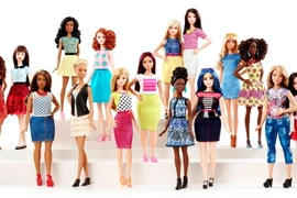 Búp bê Barbie được trưng bày tại Paris, Pháp. (Ảnh: AFP/ TTXVN)