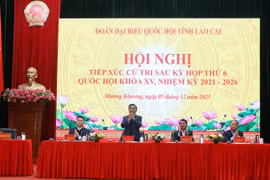 Đoàn Đại biểu Quốc hội tỉnh Lào Cai tiếp xúc cử tri tại huyện Mường Khương. (Ảnh: Quốc Khánh/TTXVN)