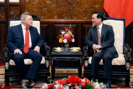 Chủ tịch nước Võ Văn Thưởng tiếp Tổng thư ký Liên hiệp Công đoàn Thế giới Pambis Kyritsis. (Ảnh: Thống Nhất/TTXVN)