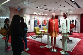 Cửa hàng của hãng thời trang xa xỉ Gucci tại Rome, Italy. (Ảnh: AFP/TTXVN)