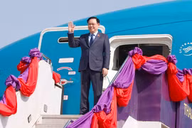 Lễ đón Chủ tịch Quốc hội Vương Đình Huệ tại sân bay quốc tế Udon Thani. (Ảnh: Doãn Tấn/TTXVN)