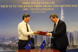 Đại diện VINGROUP và CBRE ký kết hợp tác tư vấn chiến lược cho dự án Vincom Landmark 81.
