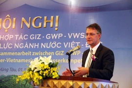 Ông Gunther Adler, Quốc vụ khanh Bộ Liên bang về môi trường, xây dựng, bảo tồn thiên nhiên và an toàn hạt nhân Đức phát biểu. (Ảnh: Đoàn Mạnh Dương/TTXVN)