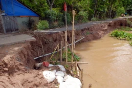 Cần Thơ di dời hàng trăm hộ dân khỏi nơi có nguy cơ sạt lở cao