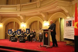 Ông James Edward Chown, đại diện Thủ hiến bang phát biểu. (Nguồn: TTXVN)