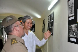 Trưng bày bộ ảnh về lịch sử Quân đội Nhân dân Việt Nam tại Cuba