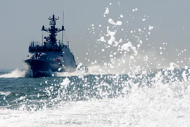 Triều Tiên bắt đầu bắn đạt thật trên biển, Hàn Quốc theo dõi