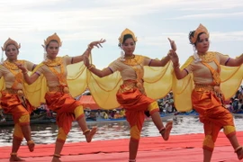 Khai mạc Ngày hội văn hóa, thể thao và du lịch dân tộc Khmer 2015