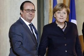 Tổng thống Pháp Francois Hollande (trái) và Thủ tướng Đức Angela Merkel tại cuộc gặp. (Nguồn: AFP/TTXVN)