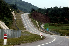 Một đoạn đường cao tốc thuộc địa phận tỉnh Yên Bái. (Ảnh: Huy Hùng/TTXVN)