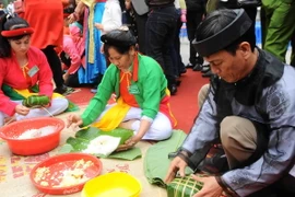 Thi bánh chưng bánh giày - dấu ấn của Lễ hội Côn Sơn Kiếp Bạc
