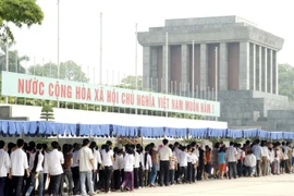 Hơn 103.000 lượt người vào Lăng viếng Bác dịp Lễ 30/4 và 1/5