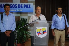  Đại diện FARC Carlos Antonio Lozada (giữa) tại vòng đàm phán với Chính phủ Colombia ở Havana, Cuba ngày 20/8. (Nguồn: AFP/TTXVN)