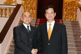 Thủ tướng Nguyễn Tấn Dũng và Quốc vương Campuchia Norodom Sihamoni tại Hà Nội tháng 9/2012. (Ảnh: Đức Tám/TTXVN)