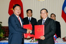 Lễ ký Bản ghi nhớ Chiến lược hợp tác GTVT giai đoạn 2016-2025, tầm nhìn 2030. (Ảnh: Đức Tám/TTXVN)