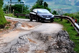 Xe tải "cày" nát đường, Khu du lịch Mẫu Sơn có nguy cơ đóng cửa