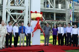 Lễ gắn biển Nhà máy nhiệt điện An Khánh I. (Ảnh: Thu Hằng/TTXVN)