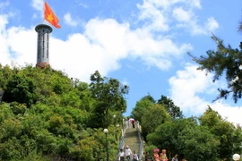 Giao lưu nghệ thuật “Ngọn lửa tuổi trẻ” tại Cột cờ Lũng Cú 