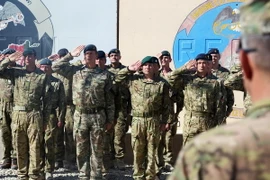 khoảng 30.000 nhân viên quốc phòng sẽ mất việc, trong đó lực lượng vũ trang sẽ bị cắt giảm nhiều nhất và tổng quân số các lực lượng vũ trang Anh sẽ chỉ còn 115.000 người vào cuối thập niên này. 