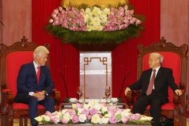 Tổng Bí thư Nguyễn Phú Trọng tiếp cựu Tổng thống Mỹ Bill Clinton đang thăm và làm việc tại Việt Nam. (Ảnh: Trí Dũng/TTXVN)