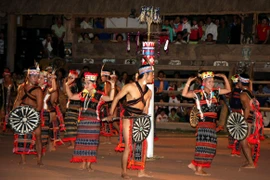 Điệu múa tung tung da dá của dân tộc Cơ Tu. (Ảnh: Phương Hoa/TTXVN)