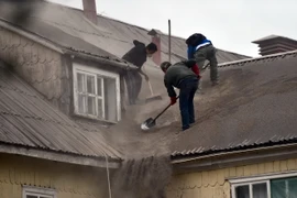 Chile khẩn trương dọn dẹp hơn 210.000 tấn tro bụi núi lửa 