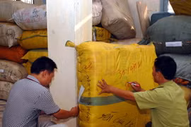 TP HCM phát hiện nhiều lô hàng thời trang, mỹ phẩm nhập lậu
