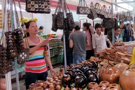 Các sản phẩm đồ gỗ mỹ nghệ của Việt Nam. Ảnh minh họa. (Nguồn: TTXVN)