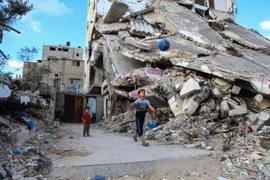 Cảnh đổ nát sau cuộc xung đột ở Gaza ngày 22/6. (Nguồn: THX/TTXVN)