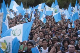 Người dân Guatemala biểu tình phản đối tham nhũng tại thủ đô Guatemala City ngày 22/8. (Nguồn: THX/TTXVN)