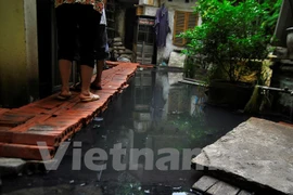 Các hộ dân 146 Quán Thánh vẫn khắc khoải chờ nước cống rút 