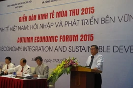 Ông Nguyễn Văn Giàu, Chủ nhiệm Ủy ban kinh tế Quốc hội phát biểu tại diễn đàn. (Ảnh: Trịnh Duy Hưng/TTXVN)