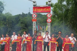 Khánh thành cầu Rẻo Dài, xã Nông Hạ, huyện Chợ Mới. (Ảnh: Nguyễn Trình/TTXVN)