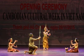 Một tiết mục nghệ thuật của các nghệ sỹ Campuchia. (Ảnh: Phương Vy/TXVN)