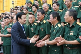 Chủ tịch nước Trương Tấn Sang gặp gỡ các cựu chiến binh Sư đoàn 313 và 314 - Quân khu 2. (Ảnh: Nguyễn Khang/TTXVN)