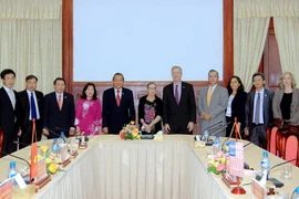 Chánh án T​AND Tối cao Trương Hòa Bình làm việc với Đoàn Tòa án Tối cao Hoa Kỳ. (Ảnh: An Đăng/TTXVN)