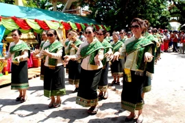 Lãnh đạo TP. Hồ Chí Minh chúc Tết cổ truyền Bun Pi May của Lào