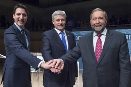 Lãnh đạo LIB Justin Trudeau (trái), lãnh đạo CPC - Thủ tướng Canada Stephen Harper (giữa) và lãnh đạo NDP Thomas Mulcair. (Nguồn: Reuters/TTXVN)