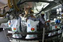 Nhiều tranh cãi về việc miễn thuế giá trị gia tăng với phân bón