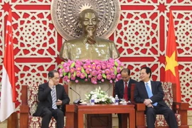 Thủ tướng Nguyễn Tấn Dũng tiếp Bộ trưởng Bộ Thương mại và Công nghiệp Singapore, Lim Hng Kiang. (Nguồn: truyenhinhnghean.vn)