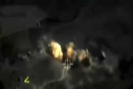 Trực thăng không quân Nga không kích một mục tiêu của IS tại Raqqa, Syria ngày 3/10. (Nguồn: Reuters/TTXVN)