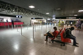 Nhà ga Midi/Zuid vắng lặng khi các chuyến tàu bị hủy do đình công ngày 15/12/2014. (Nguồn: AFP/TTXVN)