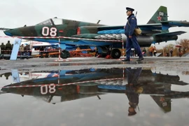 Máy bay Sukhoi Su-25 của Nga được trưng bày tại triển lãm ở căn cứ không quân Nga tại Kant, Kyrgyztan. (Nguồn: AFP/TTXVN)