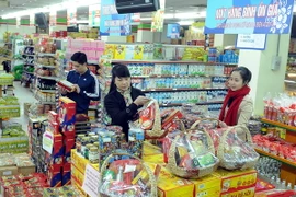 TP HCM: Hơn 100 mặt chất lượng cao làm quà Tết cho công nhân