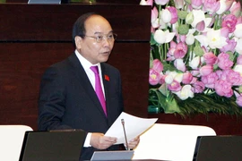 Phó Thủ tướng Nguyễn Xuân Phúc trả lời chất vấn của các đại biểu Quốc hội. (Ảnh: Nguyễn Dân/TTXVN)